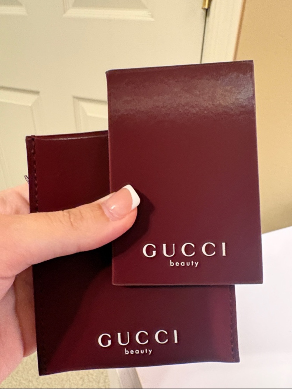 NEW Gucci Beauty Leather Maroon Mirror & Case Limited Edition - Picture 2 of 3